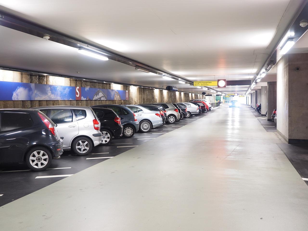 grote parkeerplaats in Almelo